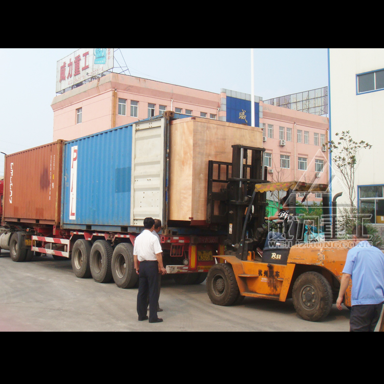 出口級(jí)龍門(mén)液壓機(jī)裝車