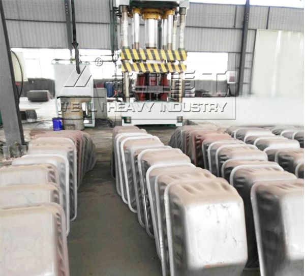 雙動(dòng)薄板拉伸四梁四柱液壓機(jī)制造灰斗車(chē)