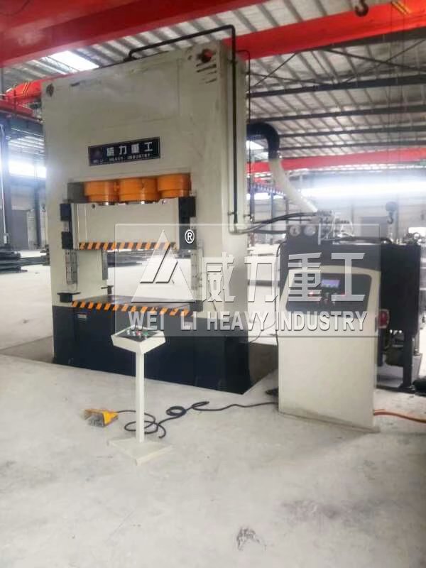 1000噸框架式拉伸液壓機(jī)客戶(hù)使用現(xiàn)場(chǎng)1