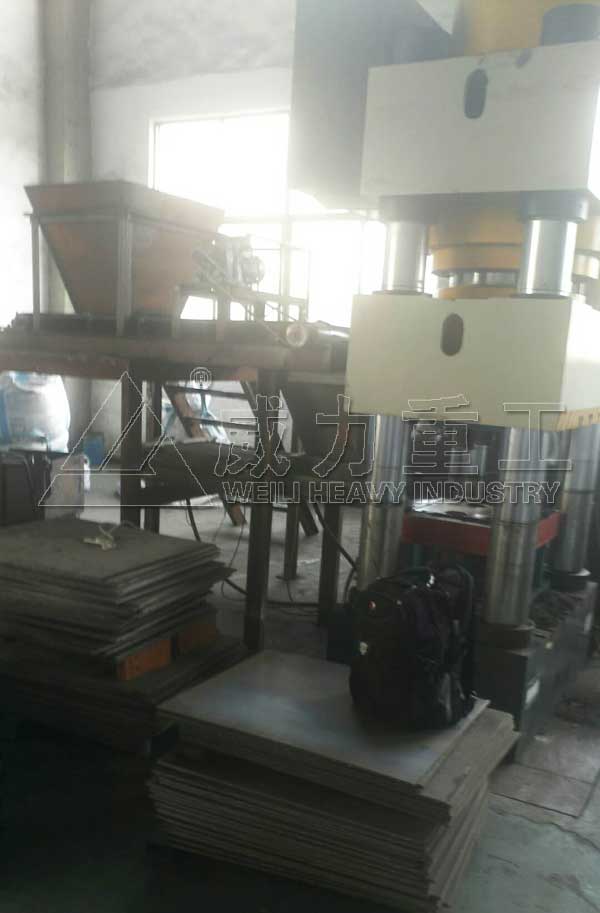 630噸鐵粉壓塊成型機(jī)